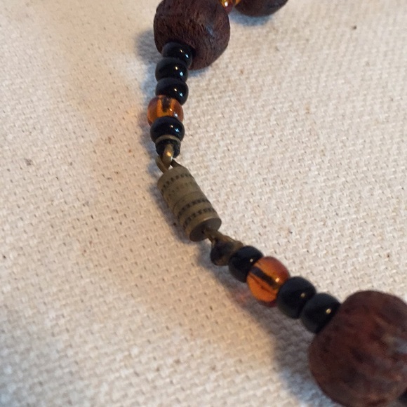 14” wood & glass bead necklace animal style - Picture 5 of 6